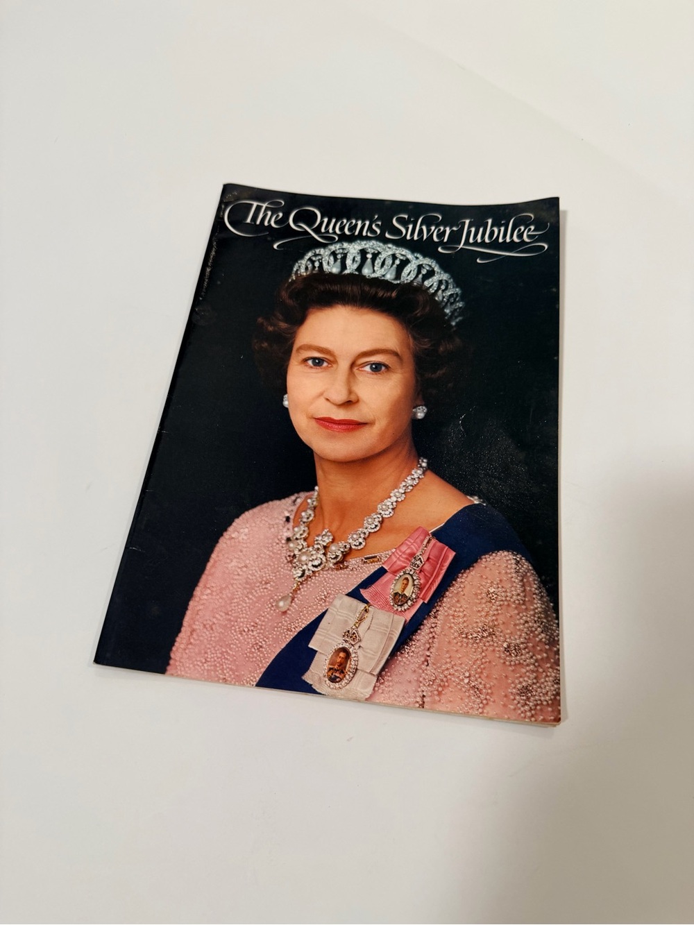 Vintage 1977 Queen Elizabeth II Silver Jubilee Commemorative Souvenir Magazine R